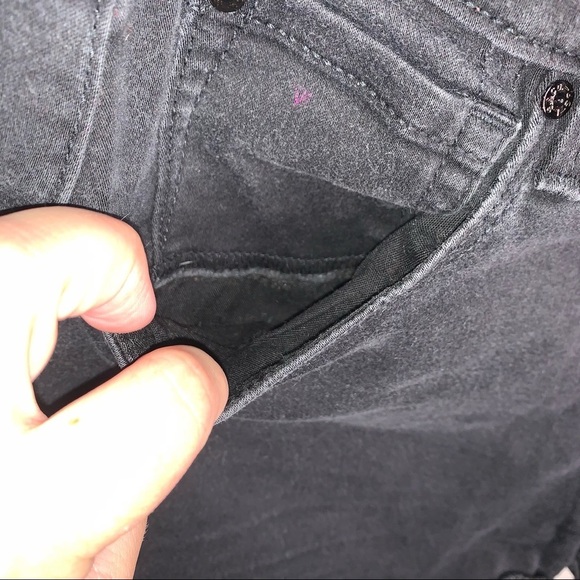 Levi’s High Rise Signature Black Shorts - Picture 5 of 9